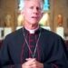 El papa Francisco destituyó al obispo estadounidense Joseph Strickland