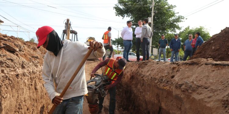Supervisa Elías Retes arranque de rehabilitación de drenaje por la Morelos