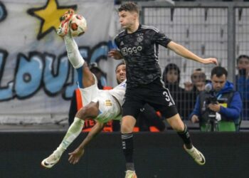 ¡Poema de gol en la Europa League! Aubameyang anota de ‘chilena’