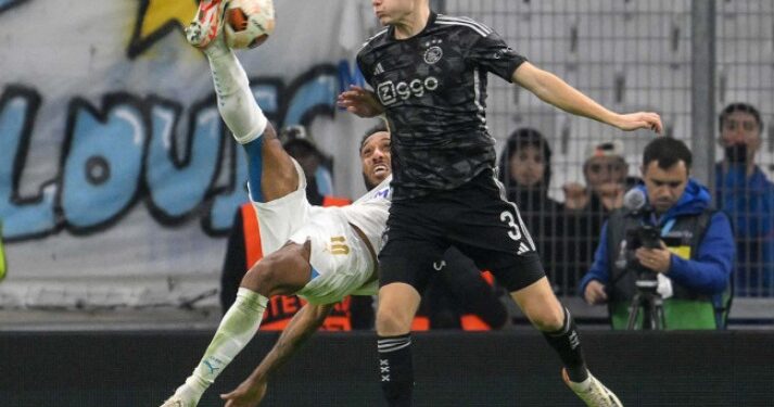 ¡Poema de gol en la Europa League! Aubameyang anota de ‘chilena’