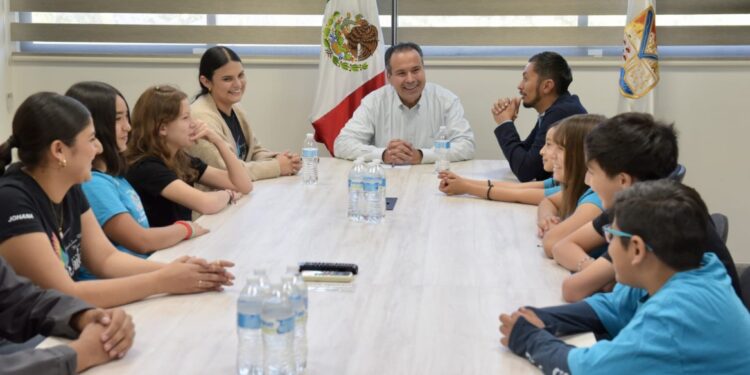 Entrega Toño Astiazarán apoyo municipal a Grupo de Danza folklórica mexicana WIIKIT
