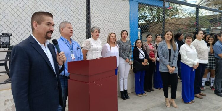 Jesús Flores Refrenda Compromiso Con La Educación Al Apoyar Con 17 Becas En Cetmar.