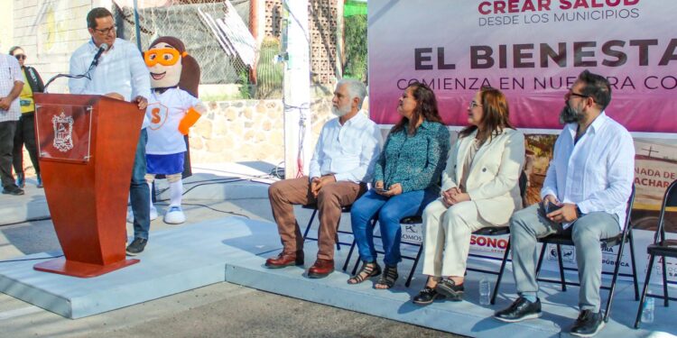Recibe Ayuntamiento de Guaymas placa alusiva a la campaña “Crear salud desde los municipios”.