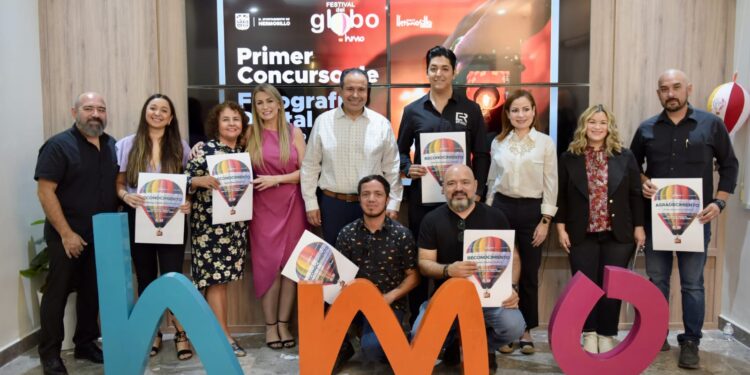Premia Toño Astiazarán a ganadores de concurso de fotografía digital Momentos Mágicos