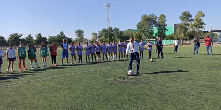 Jesús Flores anunció 6 nuevas becas para deportistas