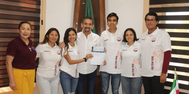 Apoya alcalde Jesús Flores a estudiantes de TECNM Campus Huatabampo