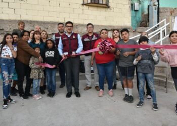 Entrega Alcalde otra obra de escalinata en Calle Río Bravo