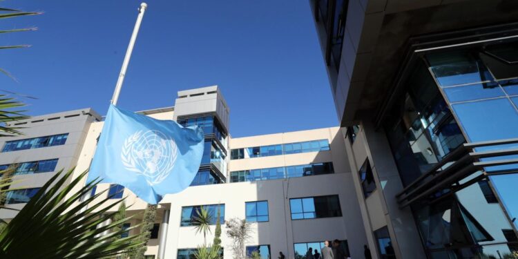 ONU ondea sus banderas a media asta por sus más de cien trabajadores muertos en Gaza