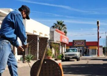 Oomapasn ha llevado a cabo un sondeo manual reforzado con la asistencia del camión VACTOR en red principal de drenaje