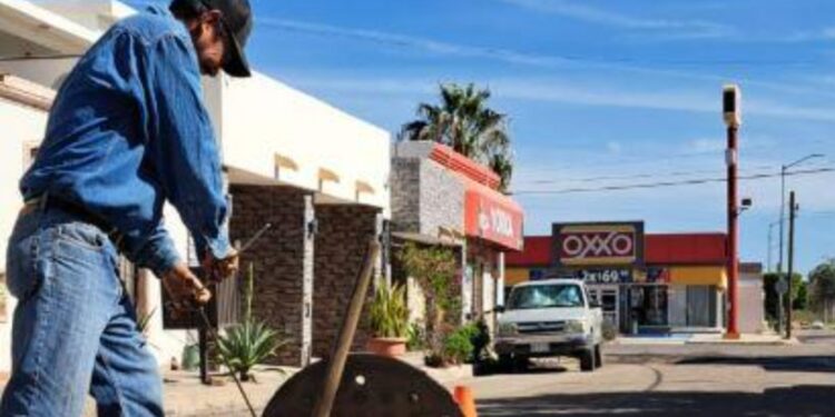 Oomapasn ha llevado a cabo un sondeo manual reforzado con la asistencia del camión VACTOR en red principal de drenaje