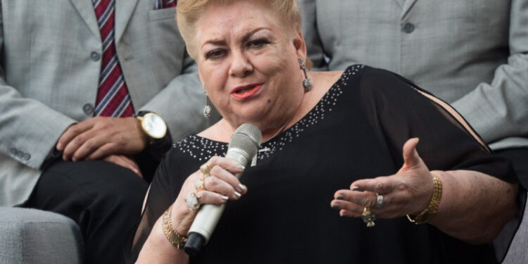 Paquita la del Barrio es hospitalizada
