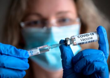 Cofepris informó que ha atendido a tres empresas que solicitaron el registro sanitario de vacunas contra COVID-19
