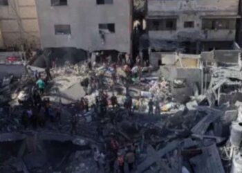 Van 200 muertos en un bombardeo israelí sobre una escuela de la ONU en el norte de Gaza, según Al Yazira