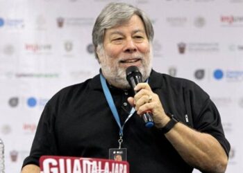 Hospitalizan a Steve Wozniak en México