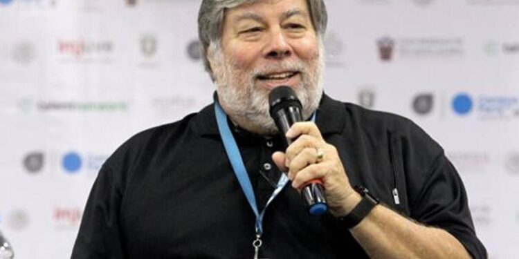 Hospitalizan a Steve Wozniak en México