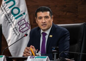 Adrián Alcalá es elegido como nuevo presidente del INAI
