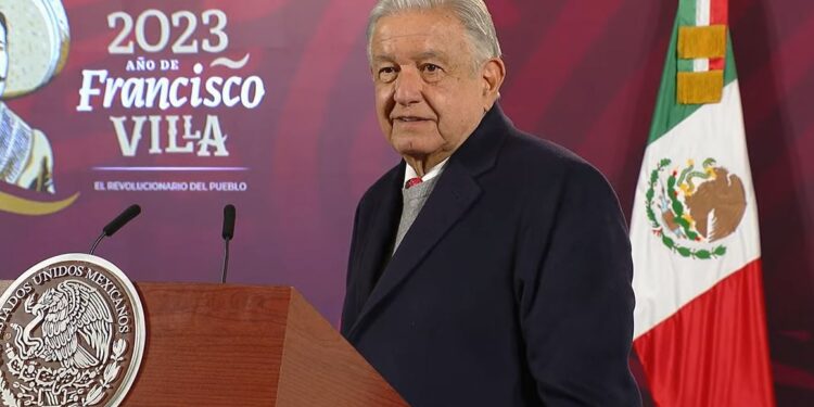 México impugnará ley antimigrante de Texas: López Obrador