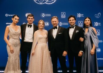 Max Verstappen y ‘Checo’ Pérez reciben trofeos en la gala de la FIA en Baku