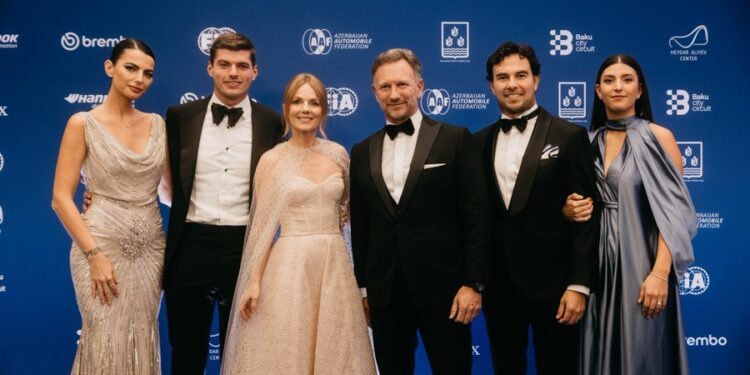 Max Verstappen y ‘Checo’ Pérez reciben trofeos en la gala de la FIA en Baku