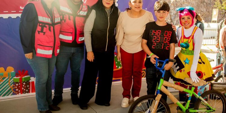 Realiza Ayuntamiento de Guaymas y DIF Municipal posada navideña en colonia El Mirador.