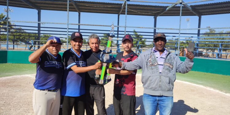 EN CUADRANGULAR DE SOFTBOL