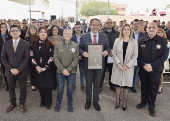 Entregan a Toño Astiazarán Certificación Policial Ciudadana CERTIPOL