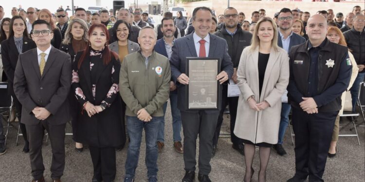 Entregan a Toño Astiazarán Certificación Policial Ciudadana CERTIPOL