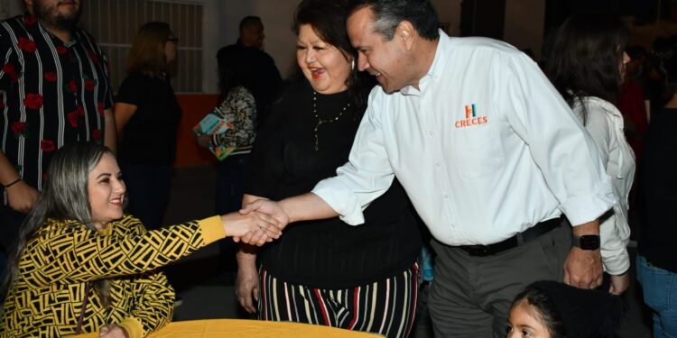 Celebra Toño Astiazarán con familias de la Solidaridad posada navideña Creces