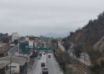 Se incrementa hoy flujo de vehículos para cruzar a EU por garitas de Nogales