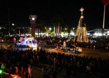 Se ilumina Cajeme con el encendido del árbol Navideño 2023