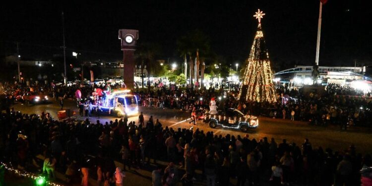 Se ilumina Cajeme con el encendido del árbol Navideño 2023