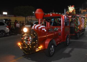 Realizan en Navojoa el tradicional desfile navideño