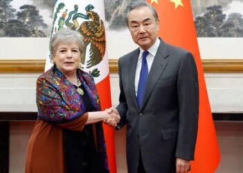 Canciller Bárcena se reúne con ministro en China; agradece apoyo tras huracán Otis
