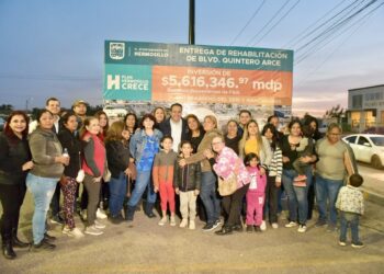 Entrega Toño Astiazarán rehabilitación a calle Carlos Quintero Arce