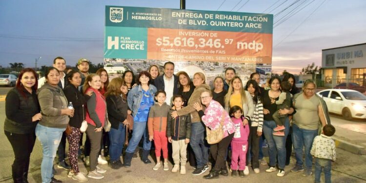 Entrega Toño Astiazarán rehabilitación a calle Carlos Quintero Arce
