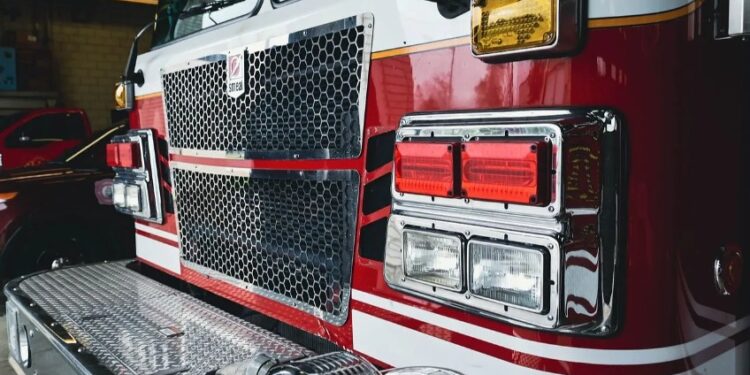 Explosión en Nezahualcóyotl deja dos bomberos lesionados