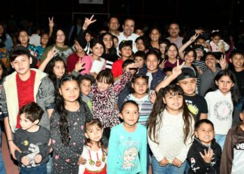 Convive Alcalde en posada Creces de la colonia El Ranchito