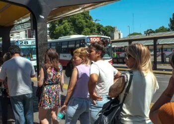 El Gobierno convocó a las empresas de colectivos para solucionar el conflicto por la reducción del servicio en el AMBA