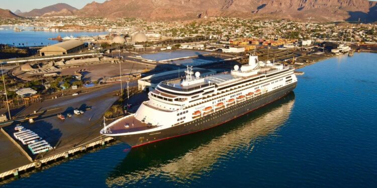 Llega a Guaymas el crucero «Volendam».
