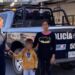 Oficiales de la Policía Estatal auxilian a niño extraviado en el Centro de Benito Juárez