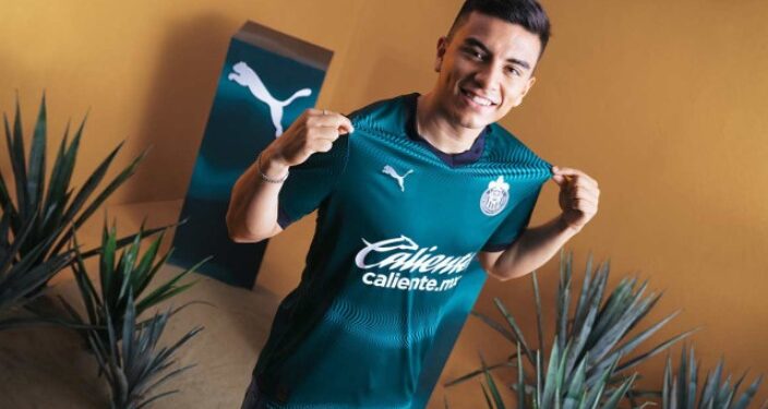 ¡Está de lujo! Chivas presenta su playera alternativa