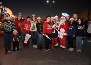 Realizan en Navojoa el tradicional Desfile Navideño de UNIRADIO
