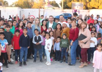 Niñez de la colonia unión disfruta de una gran posada navideña