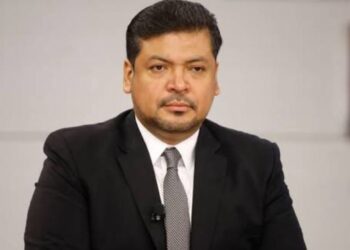 Luis Enrique Orozco se hace a un lado para que Samuel García reasuma funciones como gobernador de NL