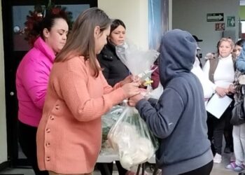 Entregan cenas y despensas en DIF Nogales