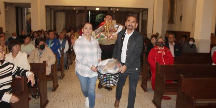 El día de hoy les tocó a los funcionarios del H. Ayuntamiento acompañar en su recorrido a la virgen de Guadalupe.