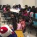 Decenas de niños de la colonia Topahue son beneficiados con calzado nuevo