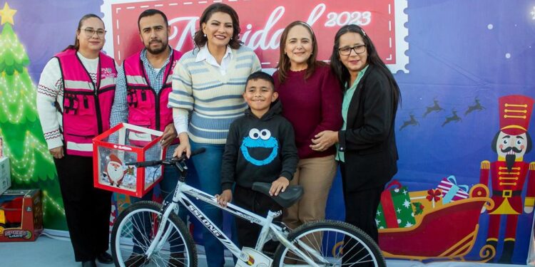 Festeja el Ayuntamiento de Guaymas y Sistema DIF a niños y niñas de San José con posada navideña