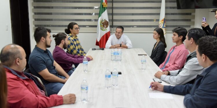 Refrenda Toño Astiazarán apoyo a estudiantes de Física y energías renovables