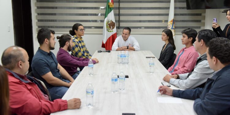 Refrenda Toño Astiazarán apoyo a estudiantes de Física y energías renovables